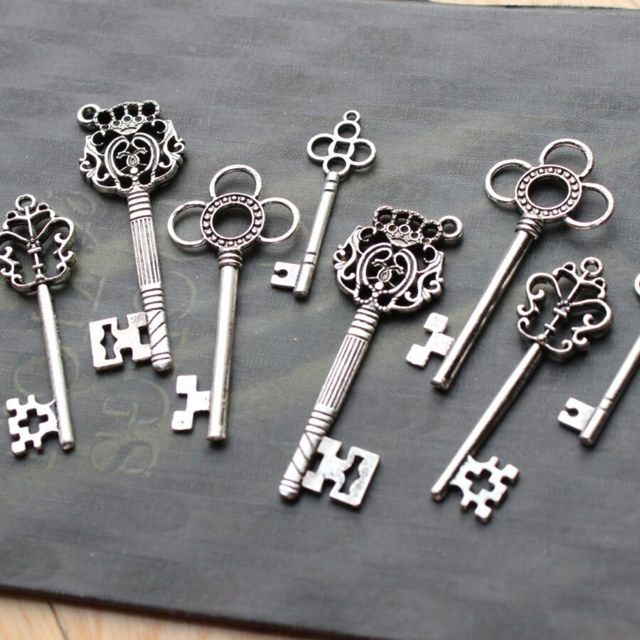 Vintage Style Skeleton Key Collection with Alice in Wonderland Theme